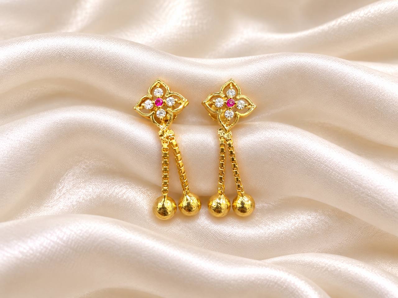 Silver vina stud with gold finish