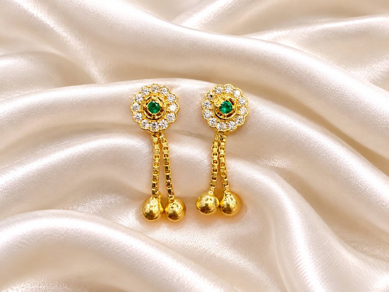 Silver mahi stud with gold finish