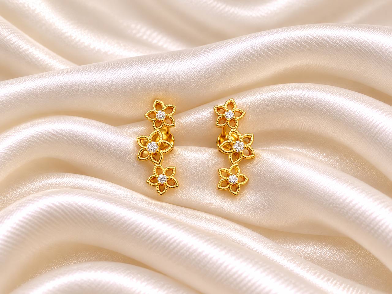 Silver  oviya stud with gold finish