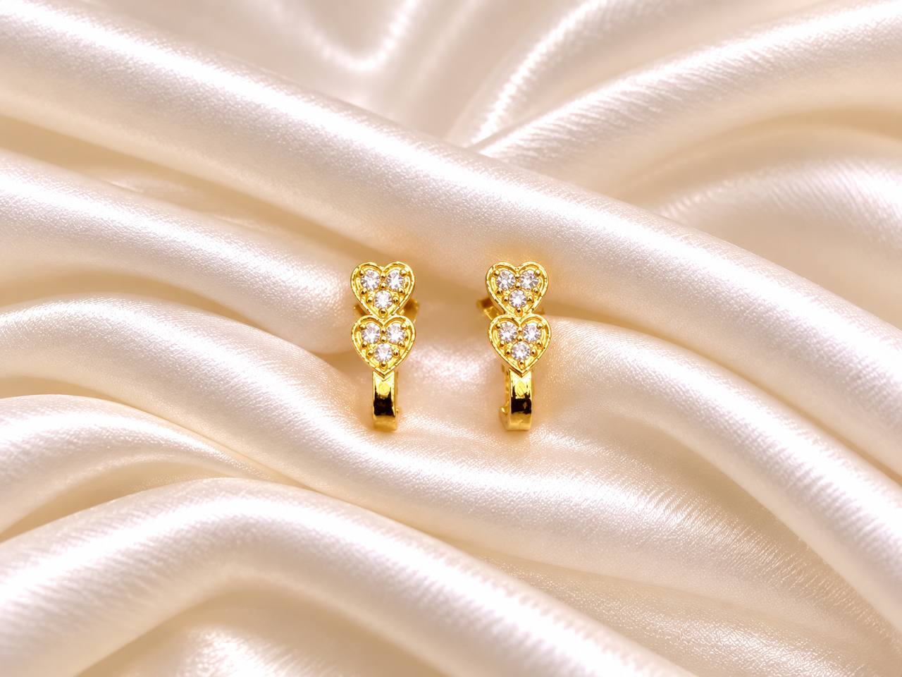 Silver Aazhini stud with gold finish