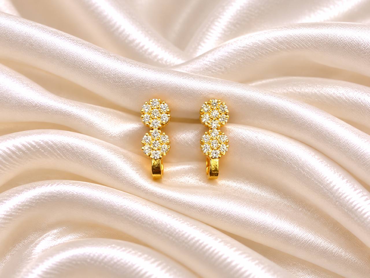 Silver yazhisa stud with gold finish