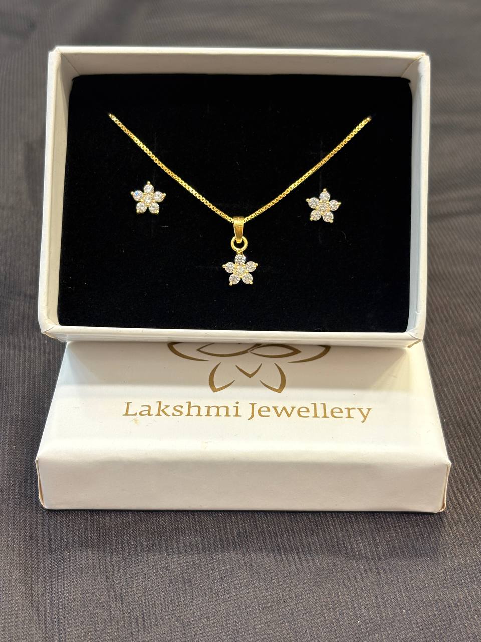 Silver swathi pendant set with gold finish