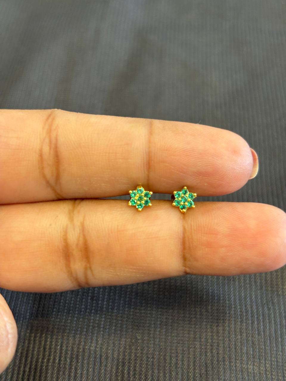 Silver zivara green second stud with gold finish