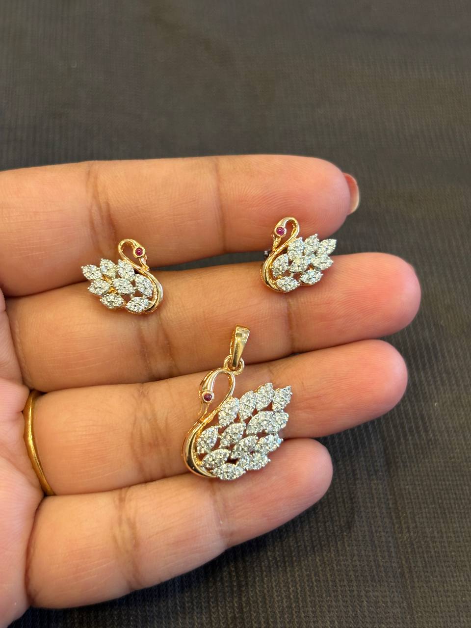 Silver swan white pendent set with gold finish(without chain)