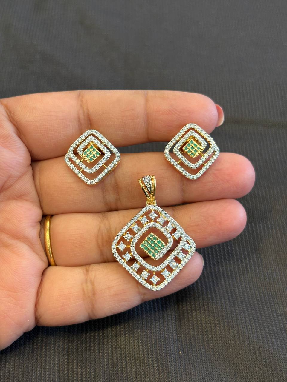 Silver thendral green pendent set with gold finish(without chain)