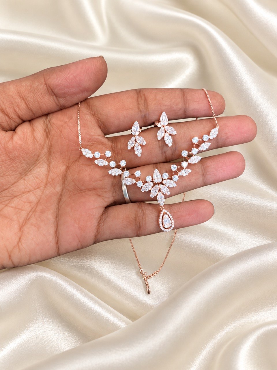 Silver anusha necklace with rosegold finish