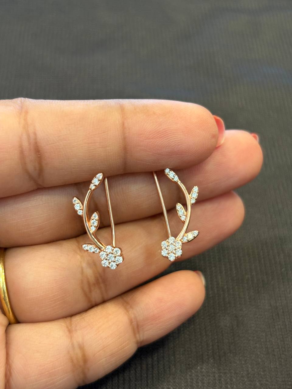Silver amelia earcuff with rosegold finish