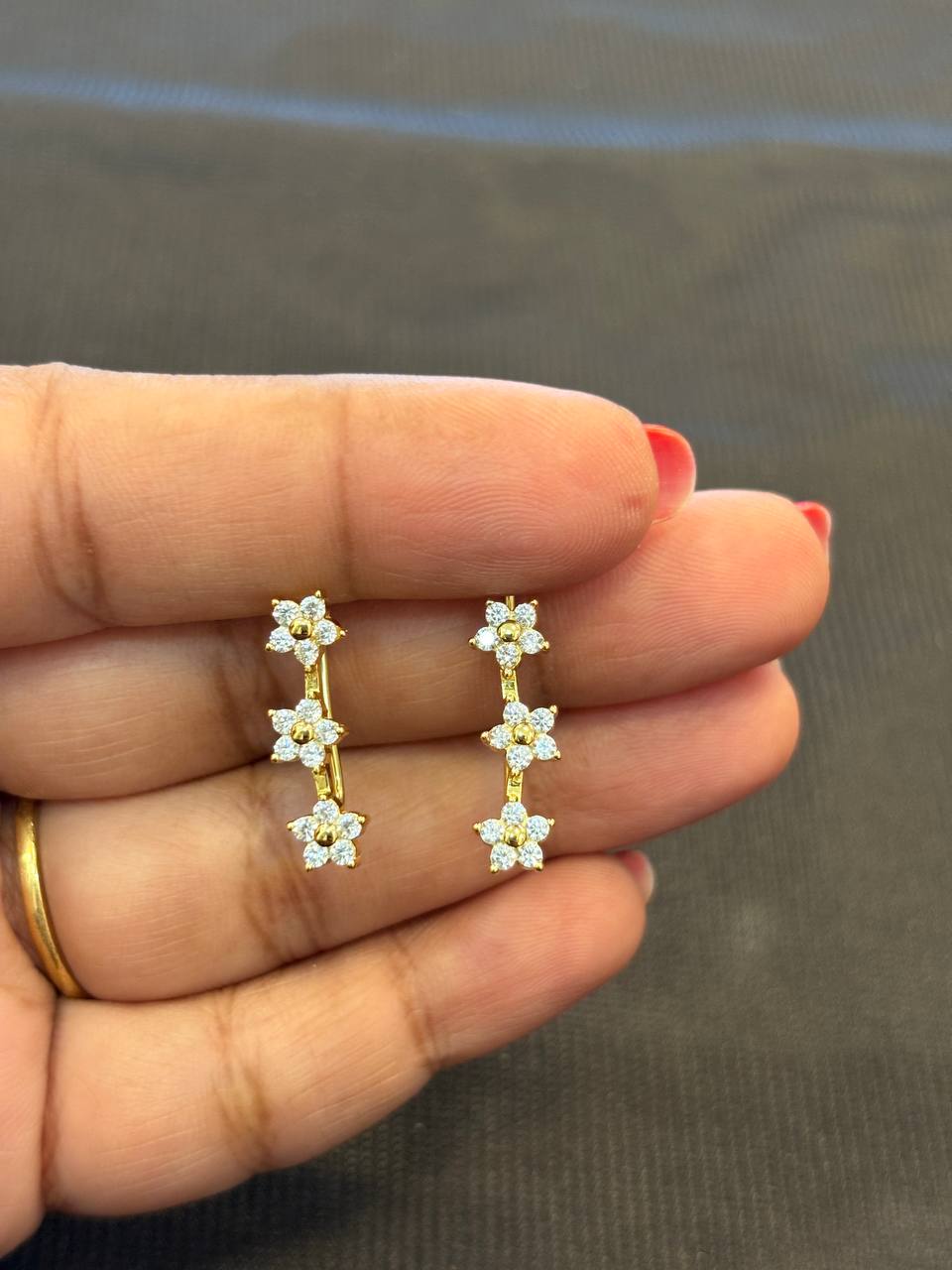 Silver aria earcuff with gold finish
