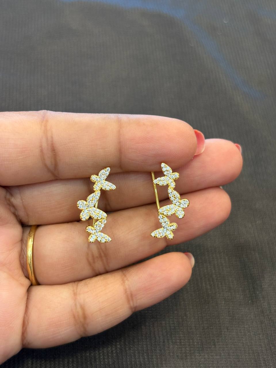 Silver nila earcuff with gold finish