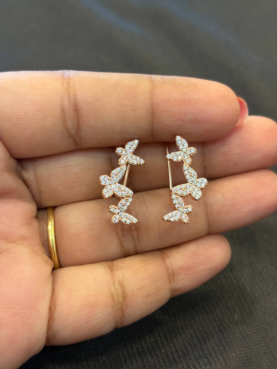 Silver nila earcuff with rosegold finish