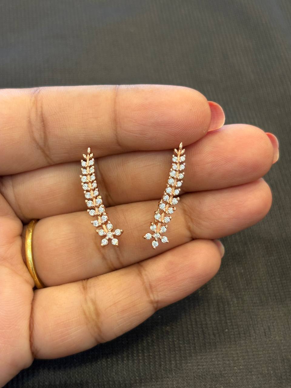 Silver myra earcuff with rosegold finish