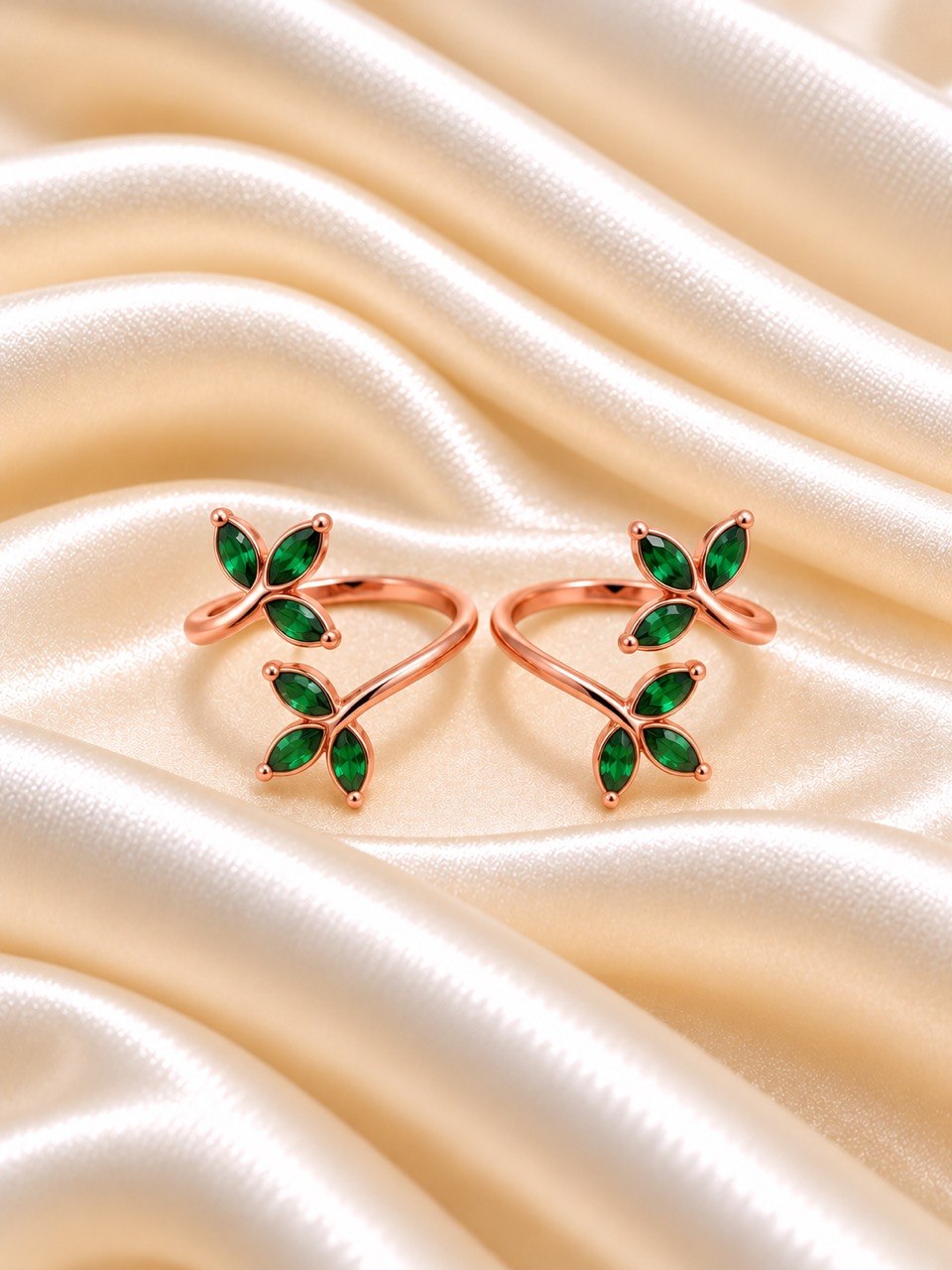 Silver aria green toe ring with rosegold finish
