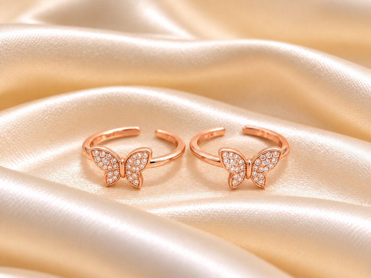 Silver niva toe ring with rosegold finish