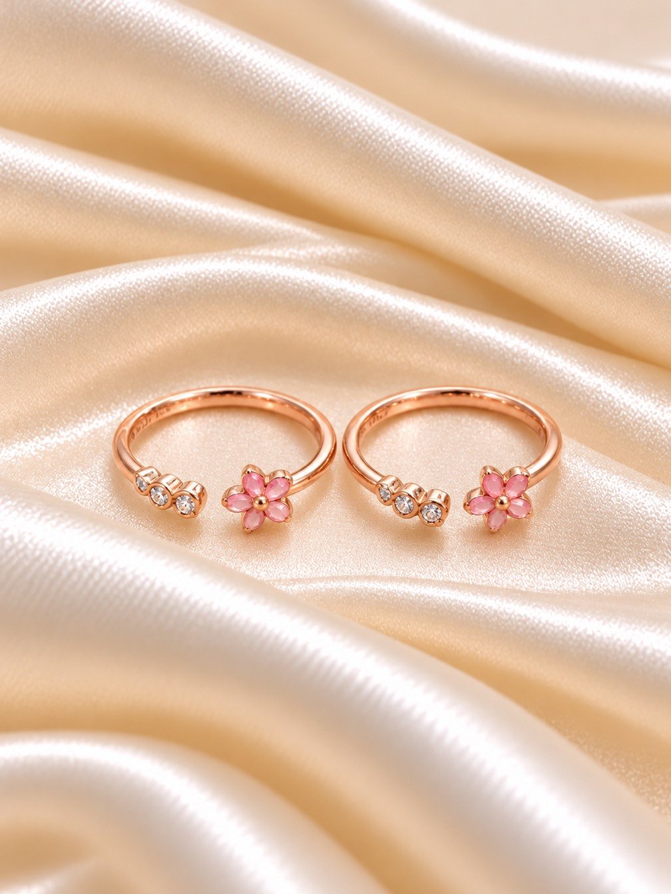 Silver thara toe ring with rosegold finish
