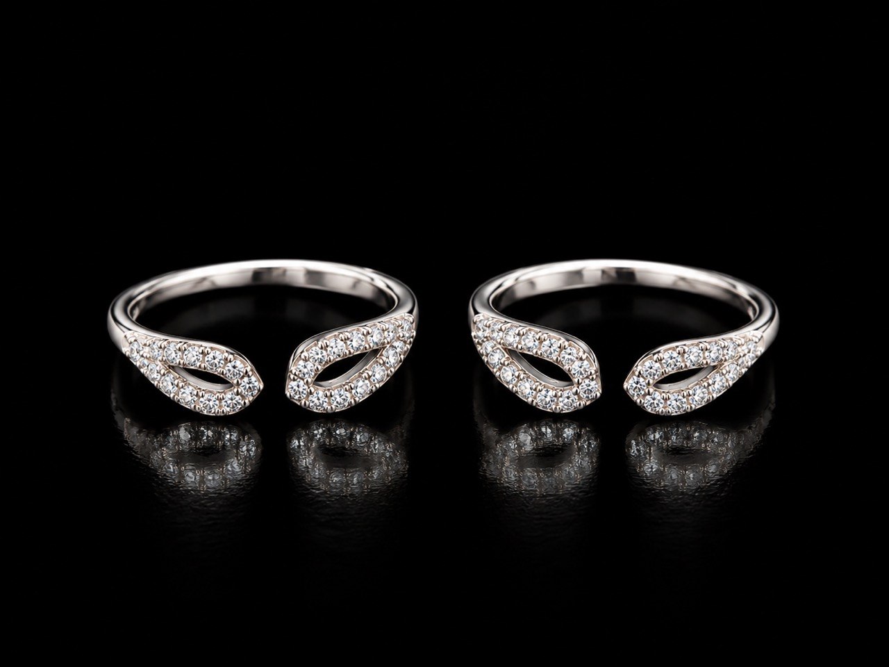 Silver lyra toe ring