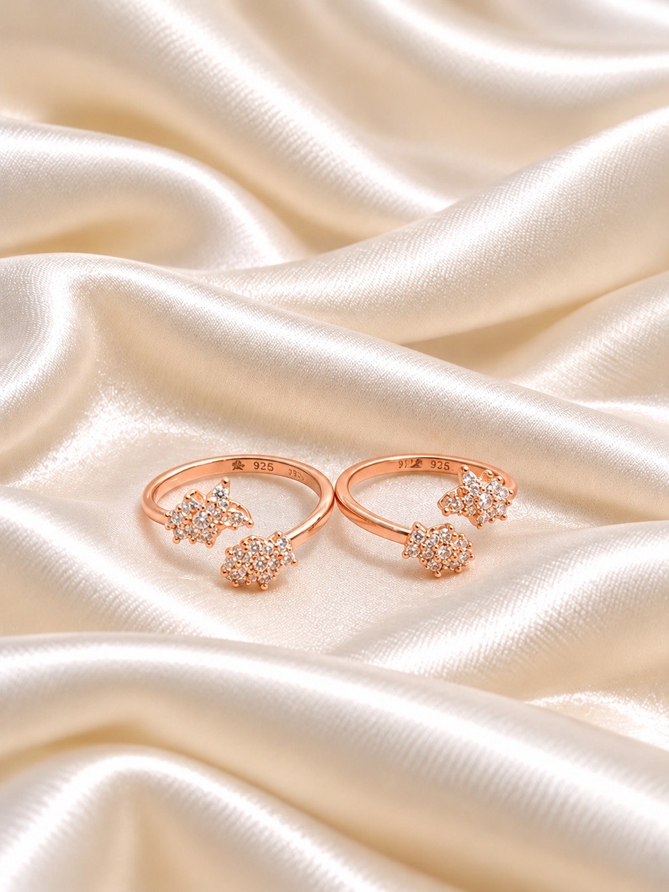 Silver kia white toe ring with rosegold finish