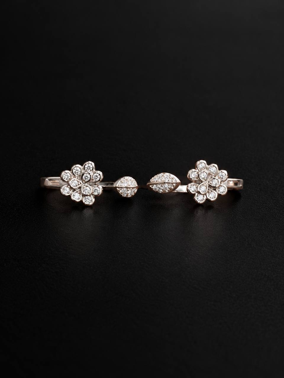 Silver mugilini toe ring