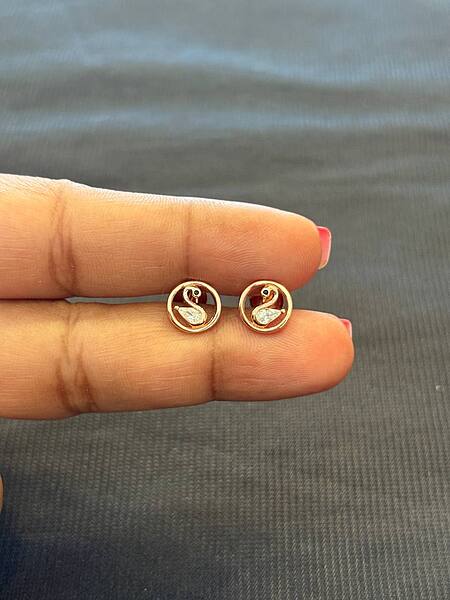 silver round swan 2 stud with rosegold finish