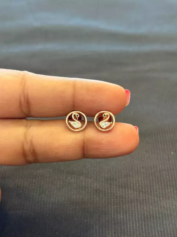 silver round swan 2 stud with rosegold finish