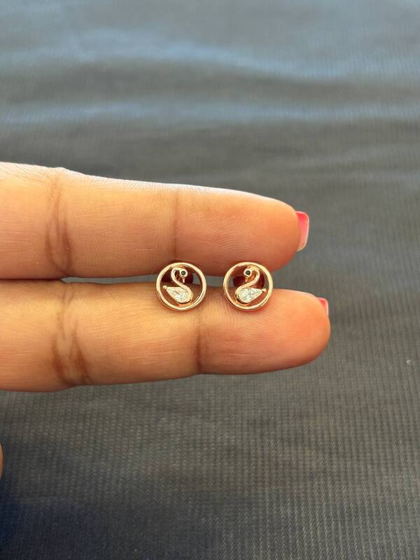 silver round swan 2 stud with rosegold finish