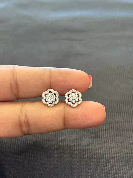 silver rosella stud with rosegold finish