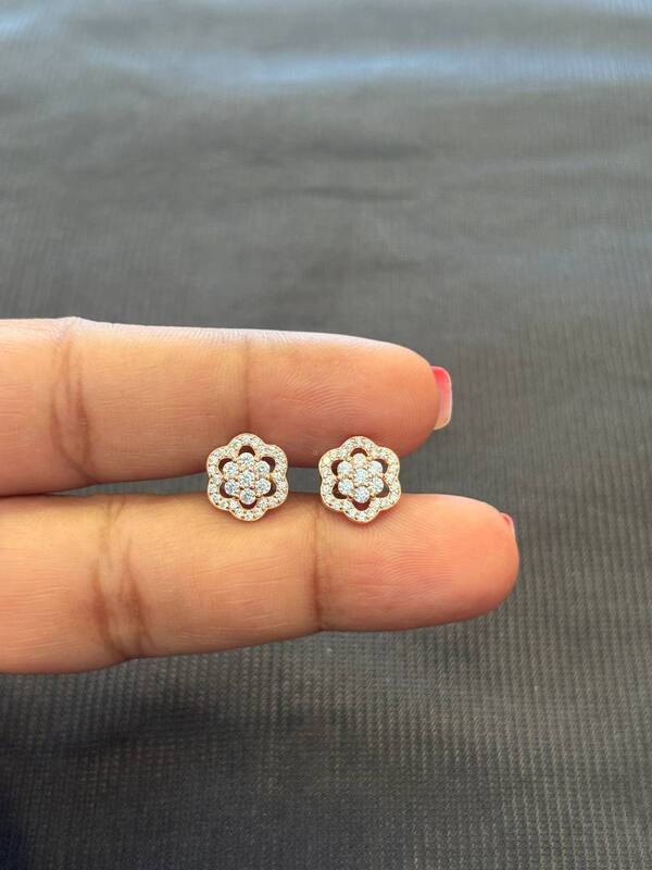 silver rosella stud with rosegold finish