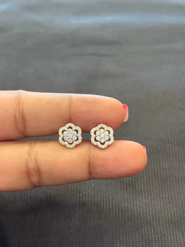 silver rosella stud with rosegold finish