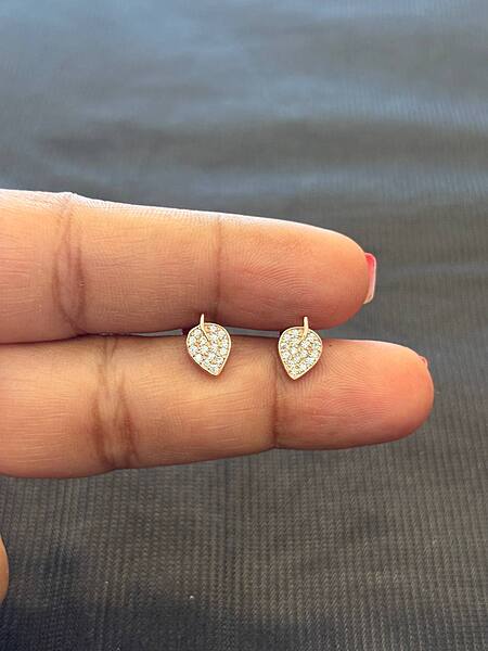 silver leafy stud with rosegold finish