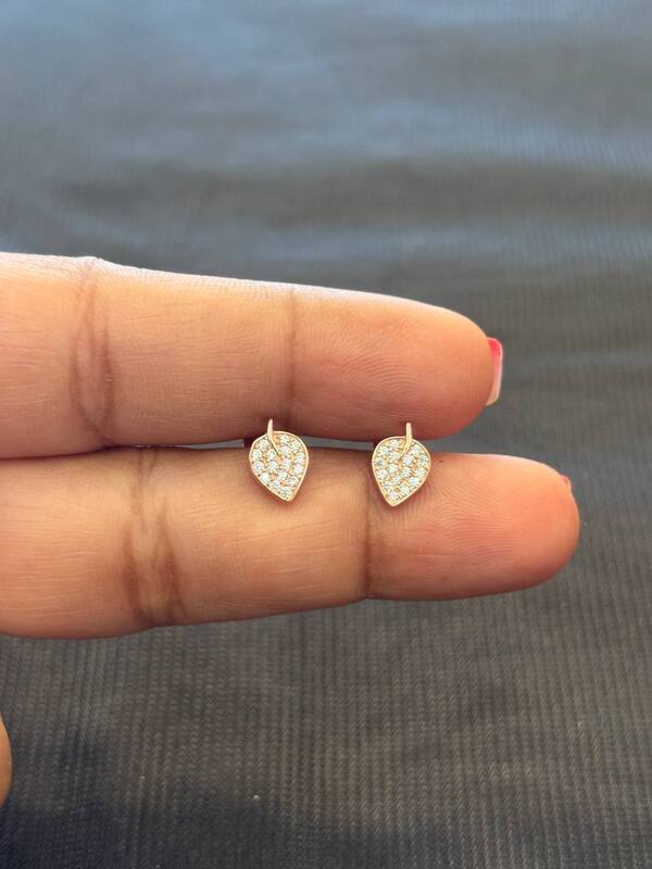 silver leafy stud with rosegold finish