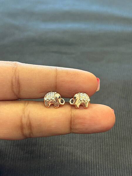 silver yaanai stud with rosegold finish