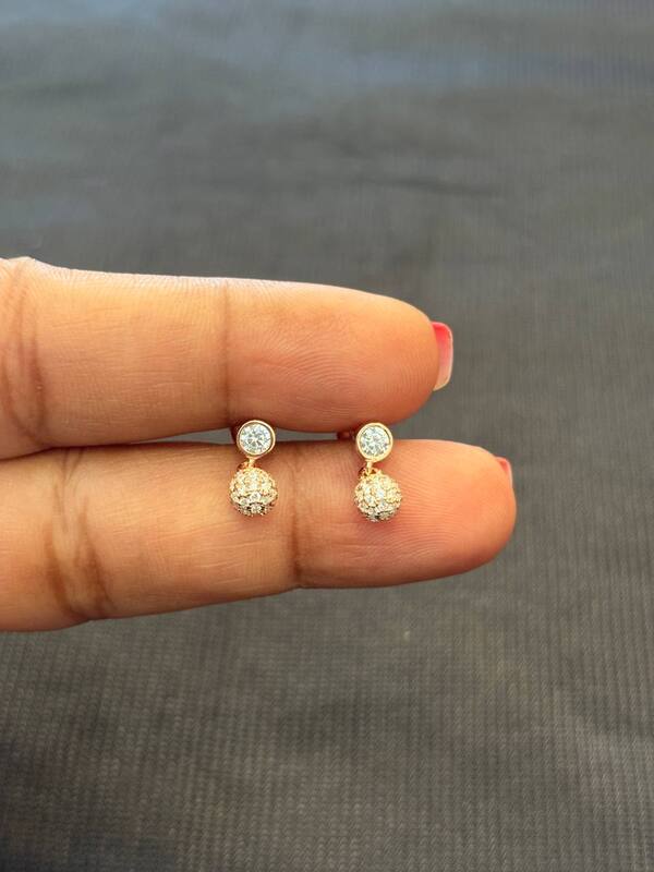 silver round handing stud with rosegold finish