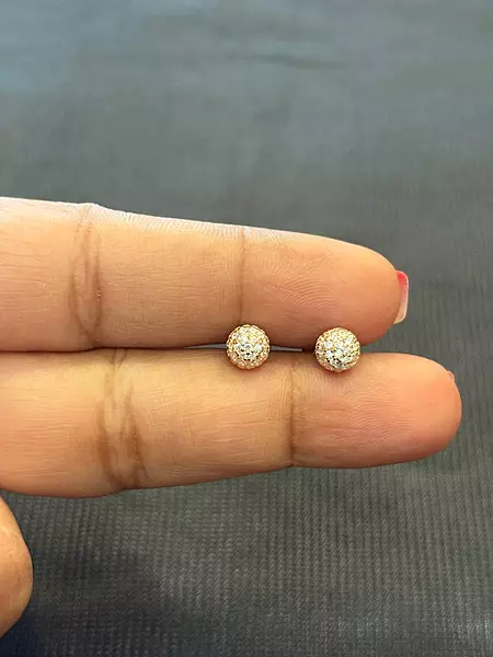 silver stone round stud with rosegold finish