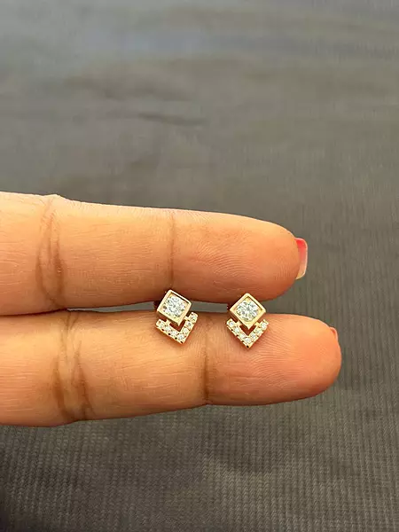 silver aruthra stud with rosegold finish
