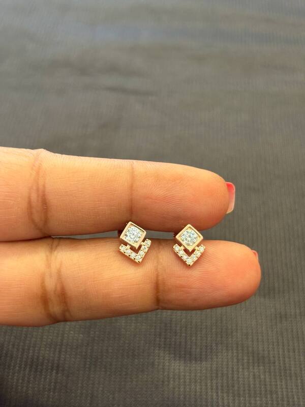 silver aruthra stud with rosegold finish