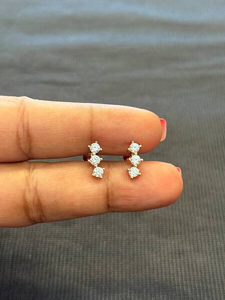 silver 3 stone line stud with rosegold finish