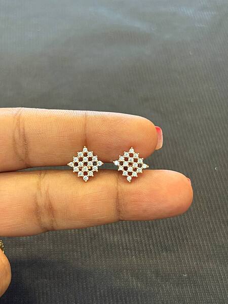 silver diamond look alike stud with rosegold finish
