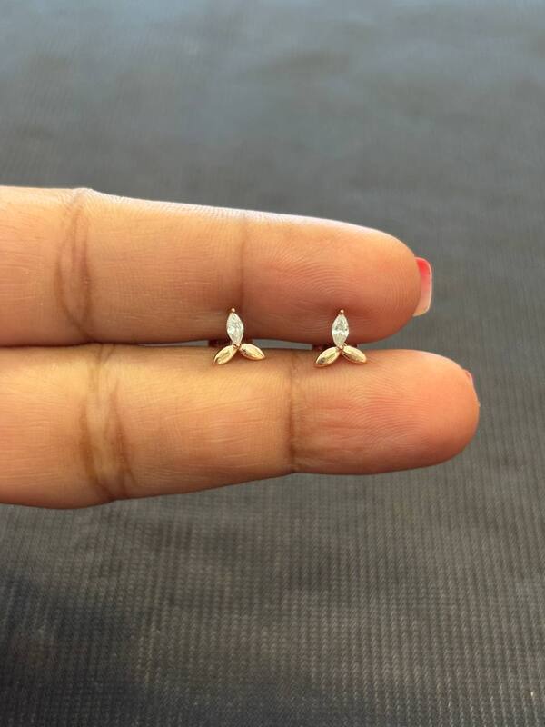 silver fancy stud with rosegold finish