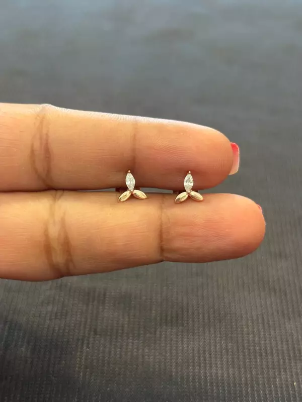 silver fancy stud with rosegold finish