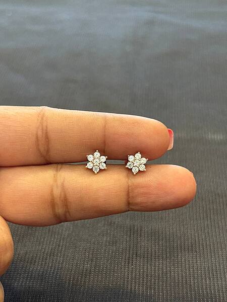 silver 7 stone stud with rosegold finish