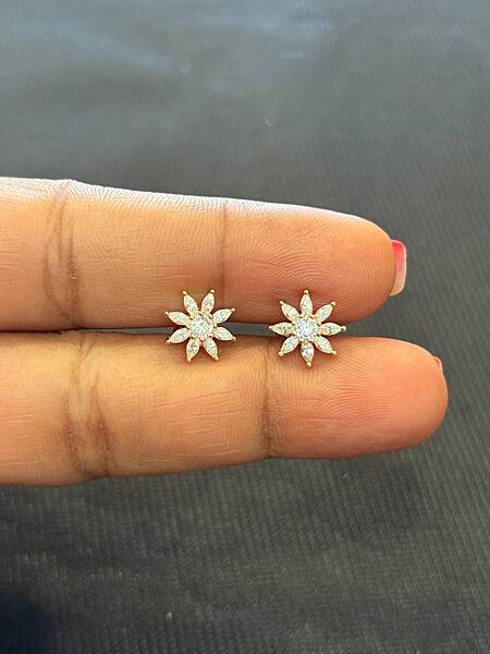 silver sunny stud with rosegold finish