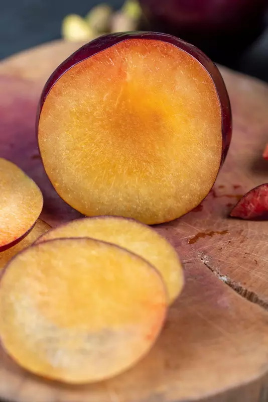 Premium Fresh Aalu Bukhara (Plum)