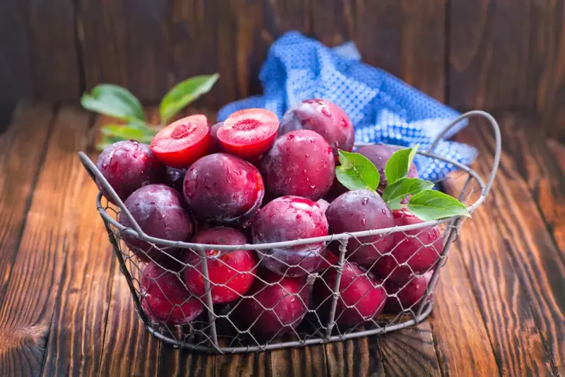 IFF – Plum Flavour S – 3674