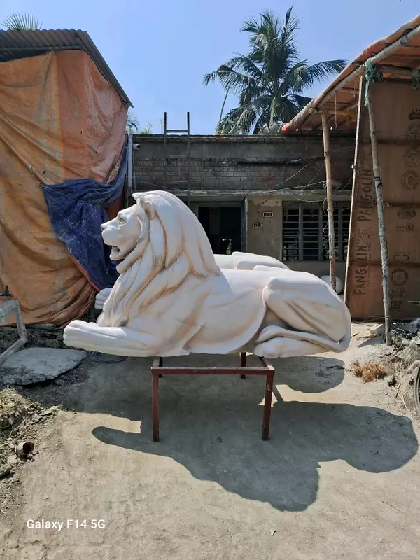 Handmade FRP Lion Sculpture