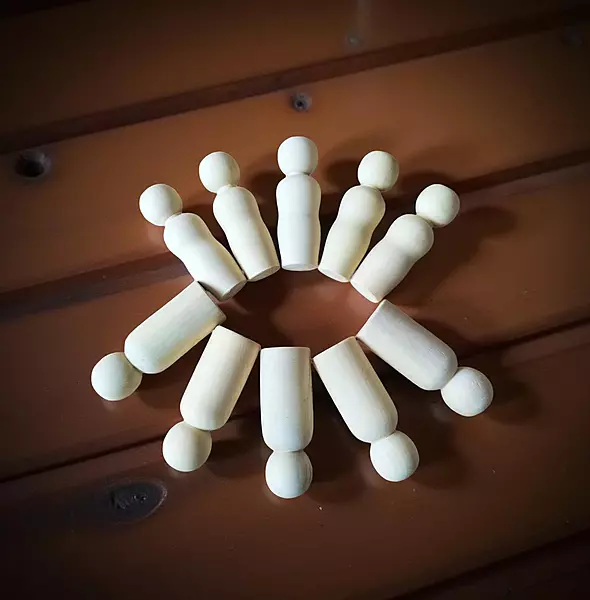 Wooden Peg Dolls – Handcrafted DIY Craft Set for Kids