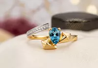 18 kt Gold Azure Horizon Prismatic Ring