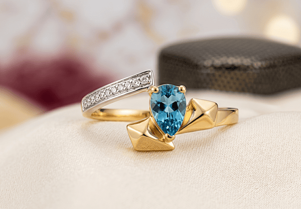 18 kt Gold Azure Horizon Prismatic Ring