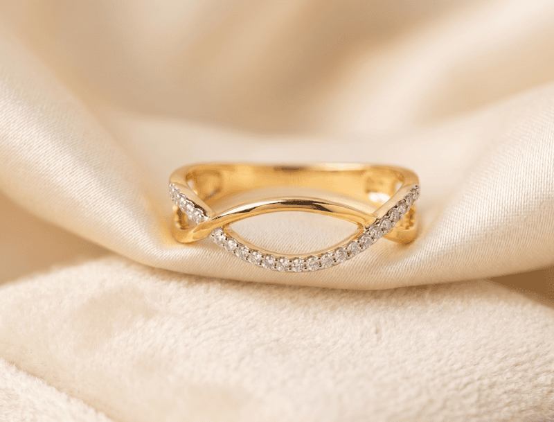 18 kt Gold Interlocking Shimmer Ring