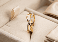 18 kt Gold Interlocking Shimmer Ring