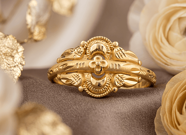 18 kt Gold Empress Crescent Vintage Ring