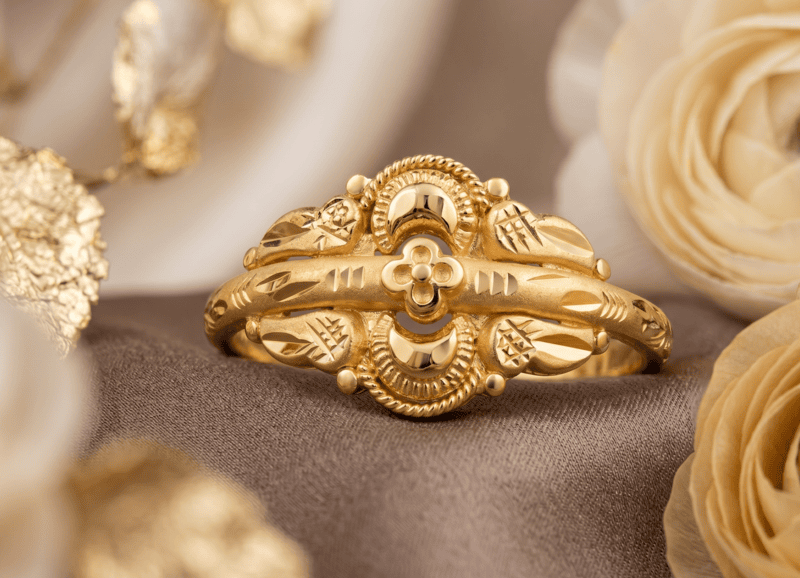 18 kt Gold Empress Crescent Vintage Ring